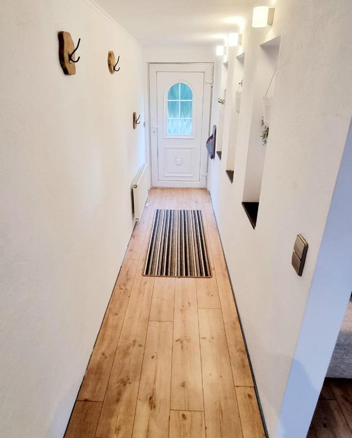 Ruheoase Am Waldrand - Auf 90Qm Sind Nicht Nur Die Eltern Und Bis Zu 5 Kinder Willkommen, Auch Hunde Und Katzen Sind Willkommen Laichingen Extérieur photo