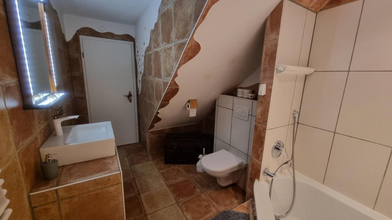 Ruheoase Am Waldrand - Auf 90Qm Sind Nicht Nur Die Eltern Und Bis Zu 5 Kinder Willkommen, Auch Hunde Und Katzen Sind Willkommen Laichingen Extérieur photo